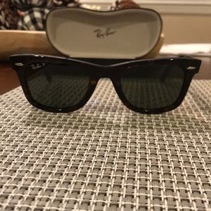 Ray-Ban Wayfarer Polarized Sunglasses